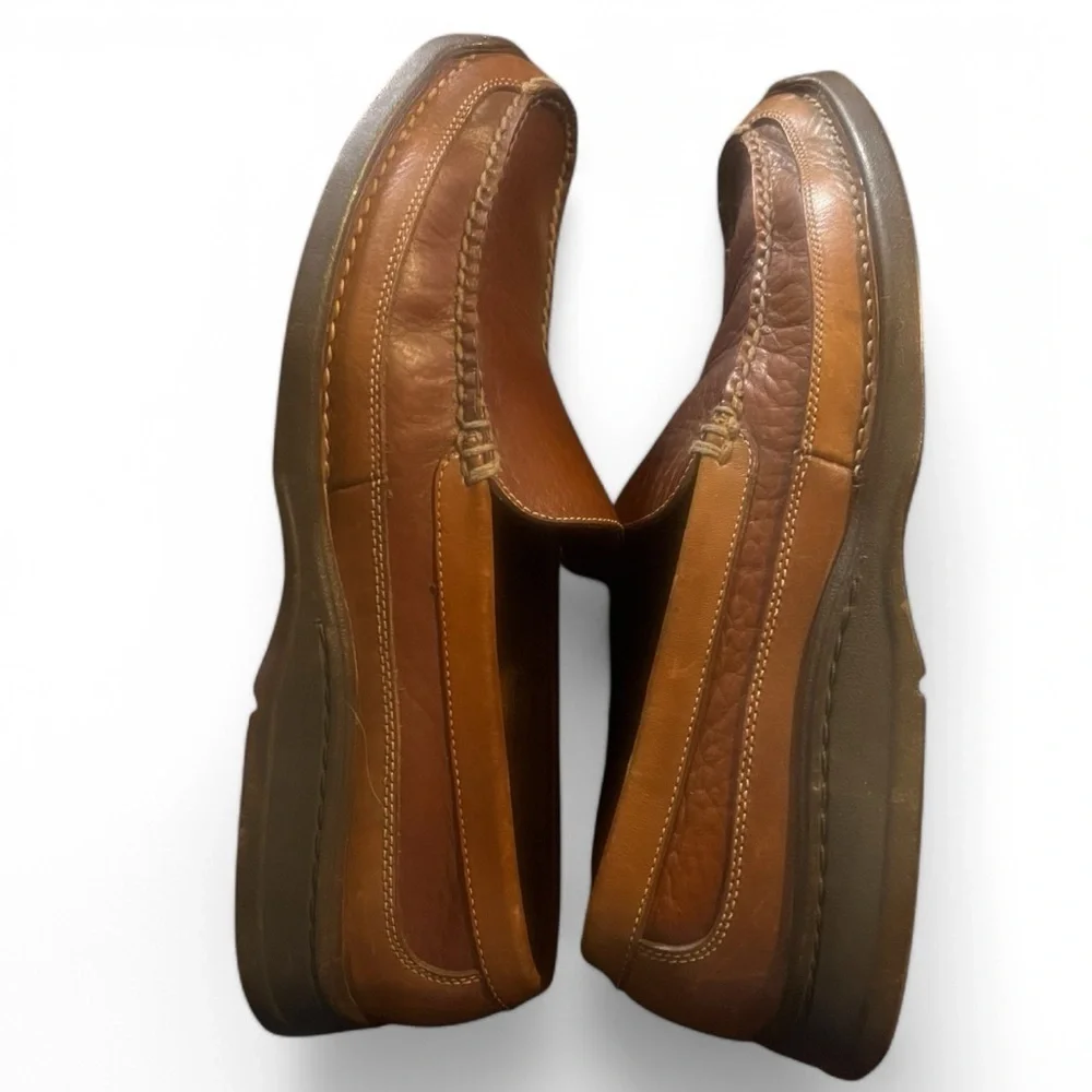 HS Trask Rover Hand-sewn Loafer in two tone brown leather size 9.5 men’s